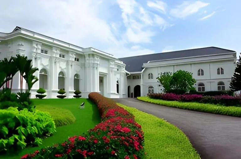 Sultan Abu Bakar Royal Museum — foto sebenar 3