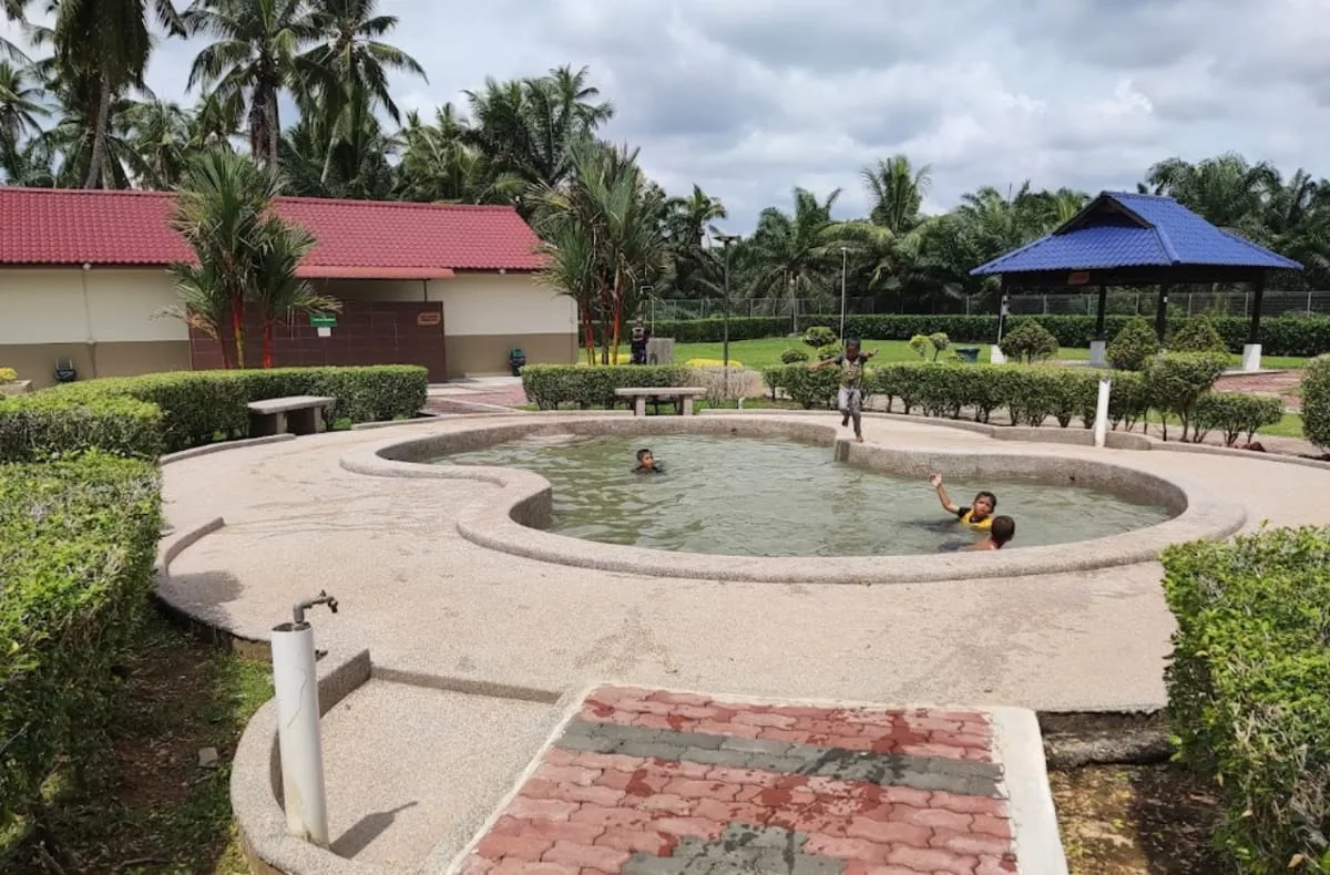 Sungai Gersik Hot Spring — foto sebenar 3