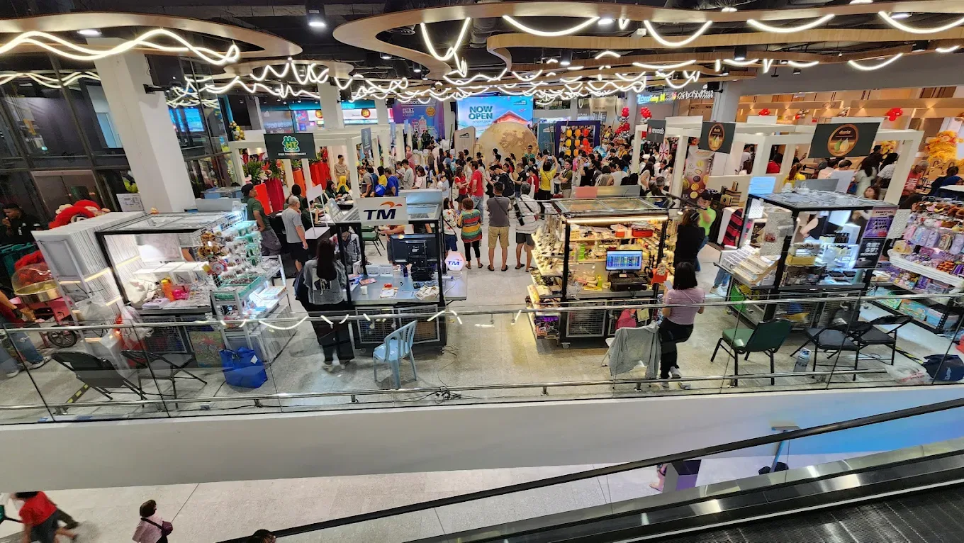 The Commune Lifestyle Mall • Kulai — foto sebenar 2