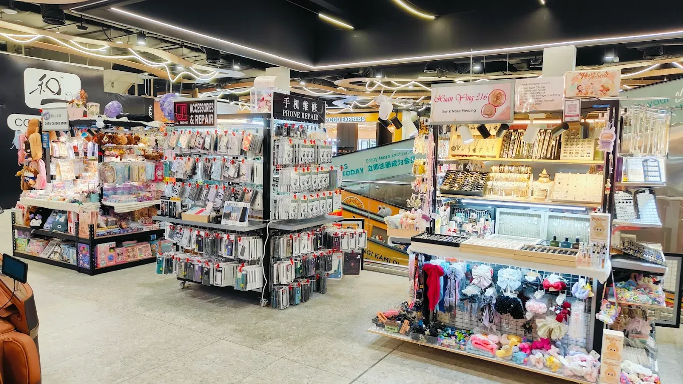 The Commune Lifestyle Mall • Kulai — foto sebenar 5