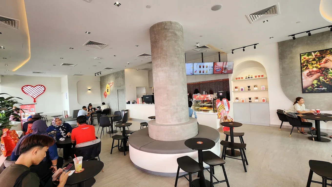The Commune Lifestyle Mall • Kulai — foto sebenar 7