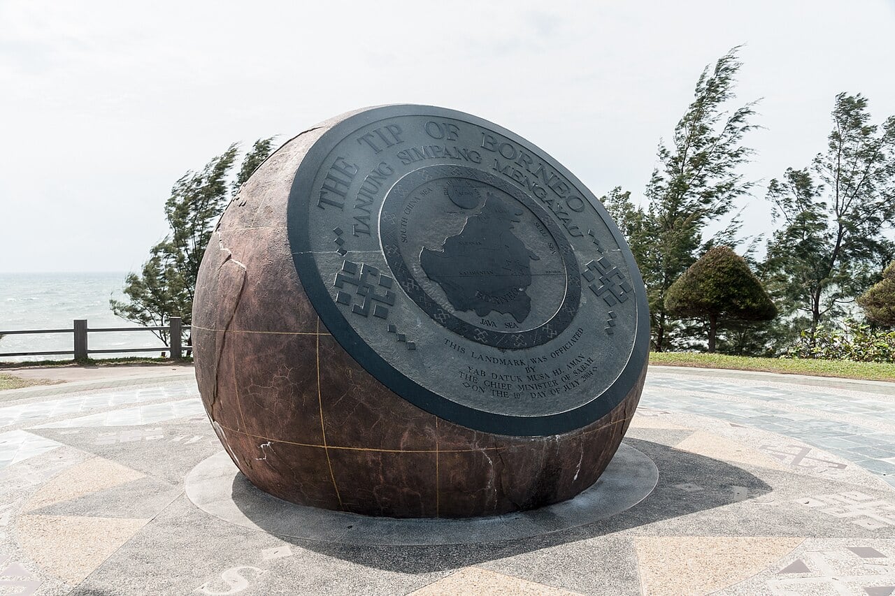 Gambar 2 The Tip of Borneo - Tanjung Simpang Mengayau