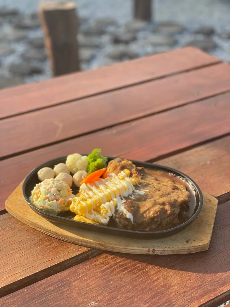 Tommistan Cafe — foto sebenar 3