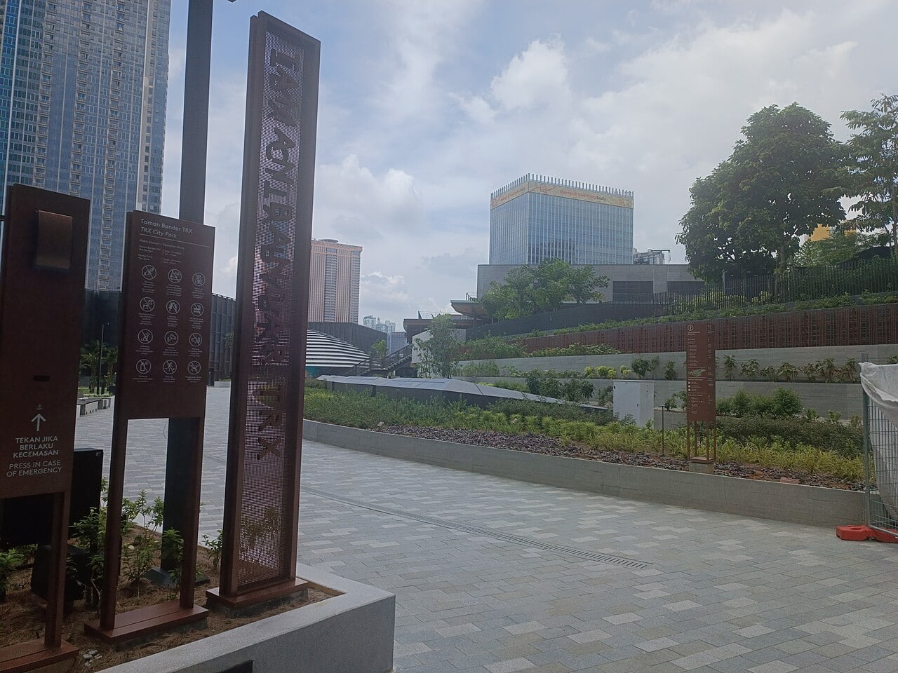 Gambar 2 TRX City Park
