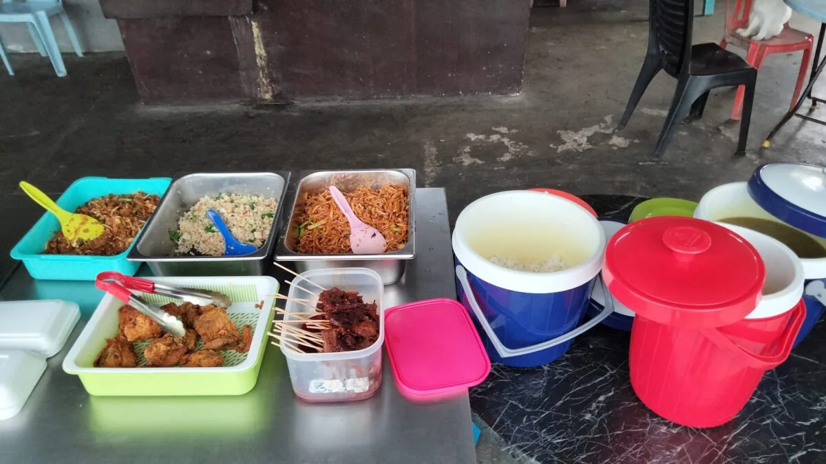 Warong Pak Ari Roti Canai Terbang Ledang — foto sebenar 2